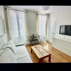 Cute One Bedroom In Le Marais Parigi