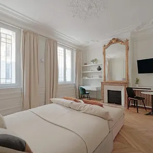 Studio Quartier Champs Elysees 1 Parigi